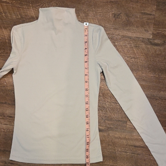 Yogalicious Cream Long Sleeve Top New With Tags Size XS - Picture 8 of 9
